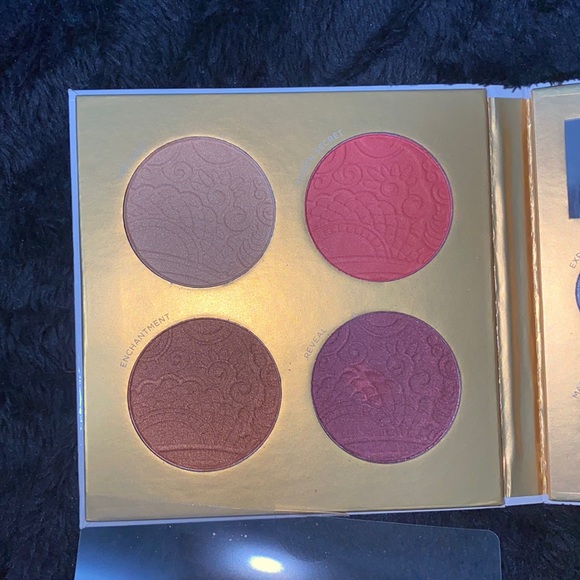 🦋 New Pür Midnight masquerade face palette! - Picture 3 of 4